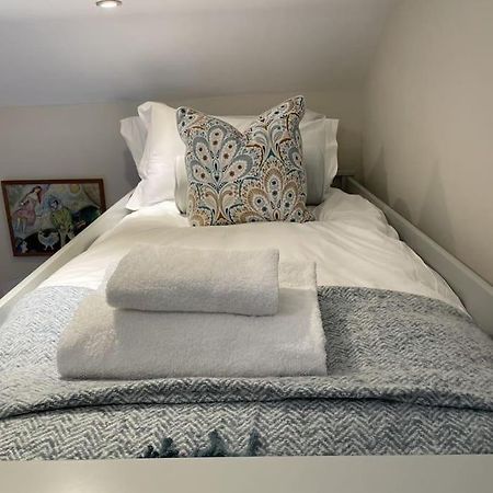 Holly Cottage, 2, Northbrook Park, Farnham-Up To 6 Adults Eksteriør bilde