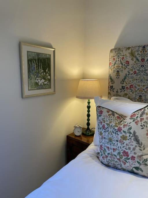 Holly Cottage, 2, Northbrook Park, Farnham-Up To 6 Adults Eksteriør bilde
