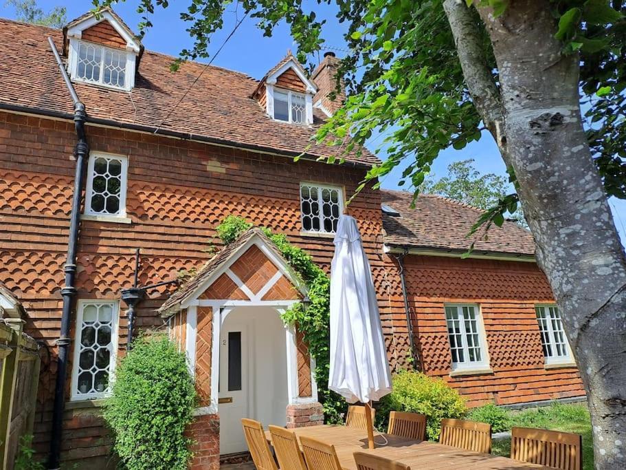 Holly Cottage, 2, Northbrook Park, Farnham-Up To 6 Adults Eksteriør bilde