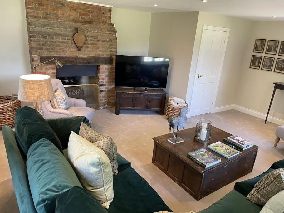 Holly Cottage, 2, Northbrook Park, Farnham-Up To 6 Adults Eksteriør bilde