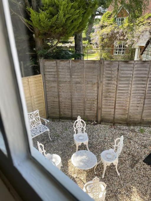 Holly Cottage, 2, Northbrook Park, Farnham-Up To 6 Adults Eksteriør bilde