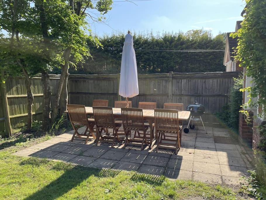 Holly Cottage, 2, Northbrook Park, Farnham-Up To 6 Adults Eksteriør bilde